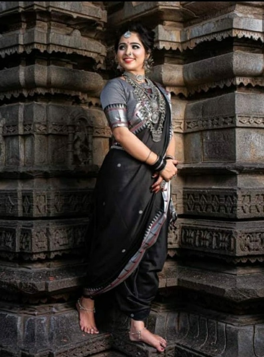 Muniya silver brocket Siko 10 War Saree Black