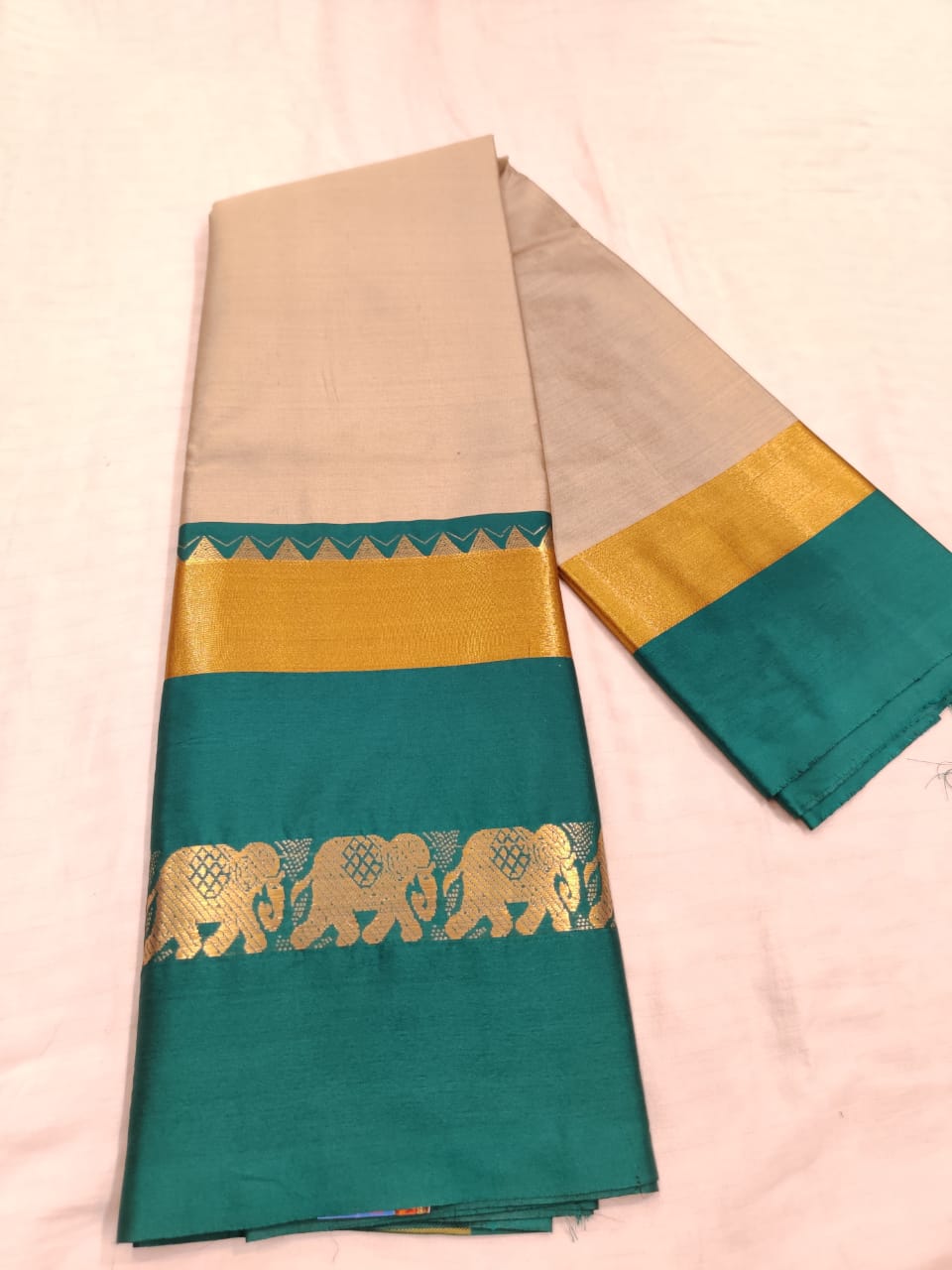 Kanchi Big Border Soft Sico  Silk  Saree Sand & Green Color