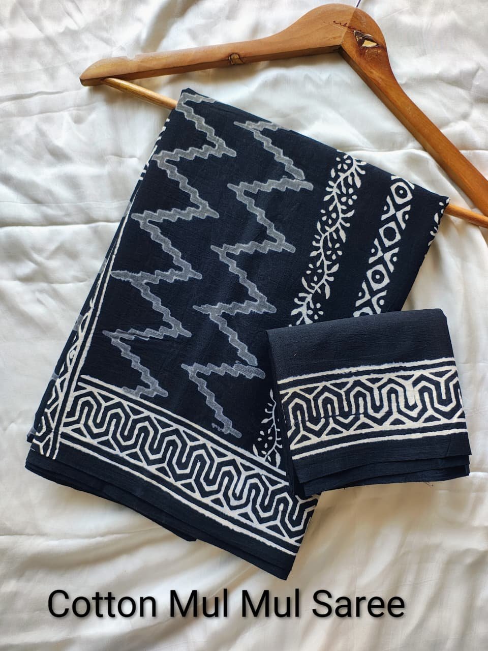 Hand block Printed Mul Cotton Saree with Blouse Piece