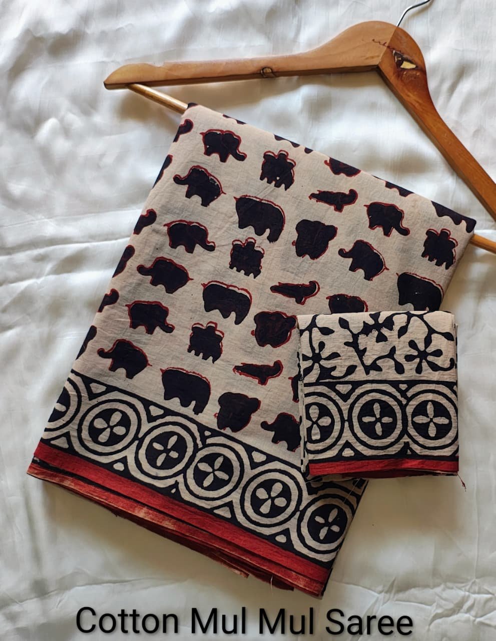 Hand block Printed Mul Cotton Saree with Blouse Piece