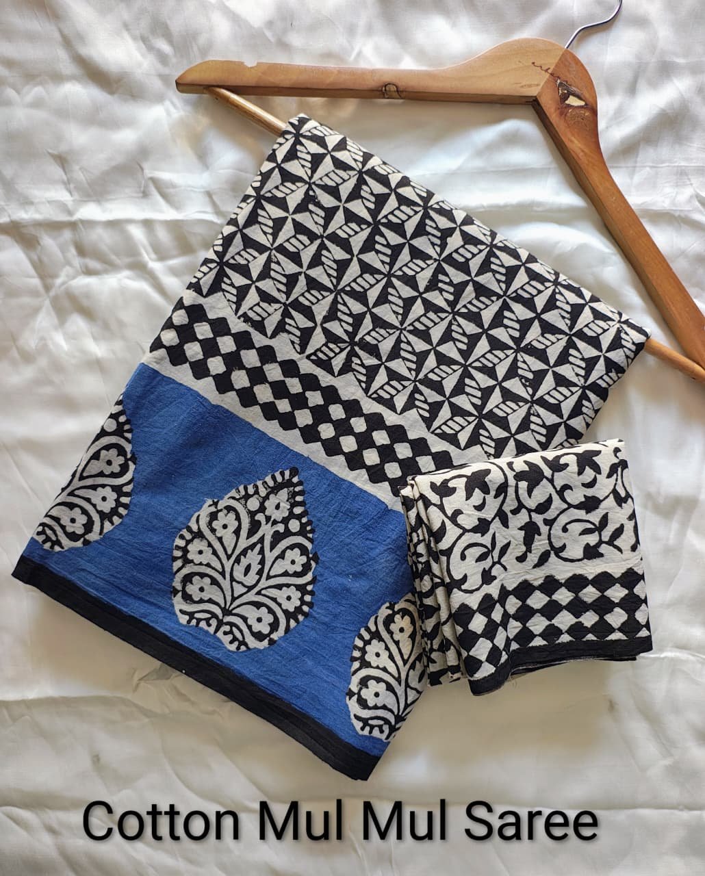 Hand block Printed Mul Cotton Saree with Blouse Piece