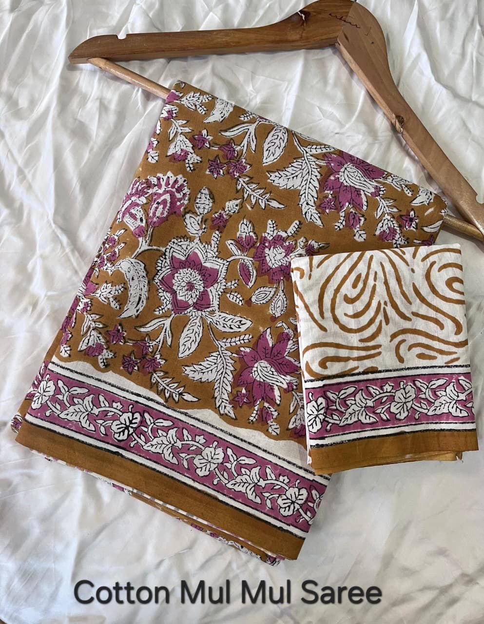Hand block Printed Mul Cotton Saree with Blouse Piece