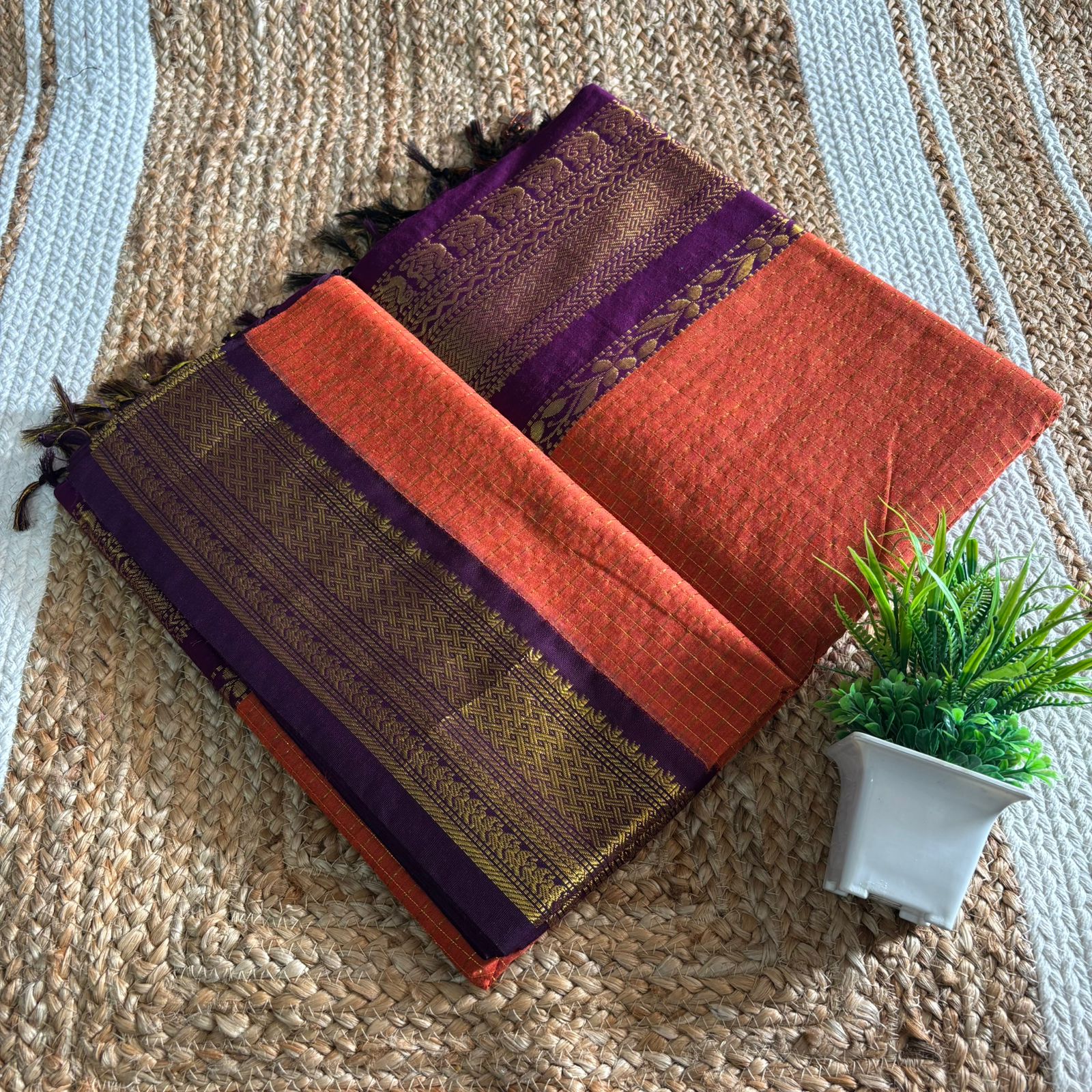 Zari checks all self Saree