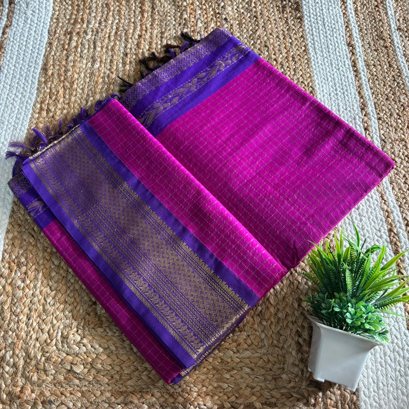 Zari checks all self Saree