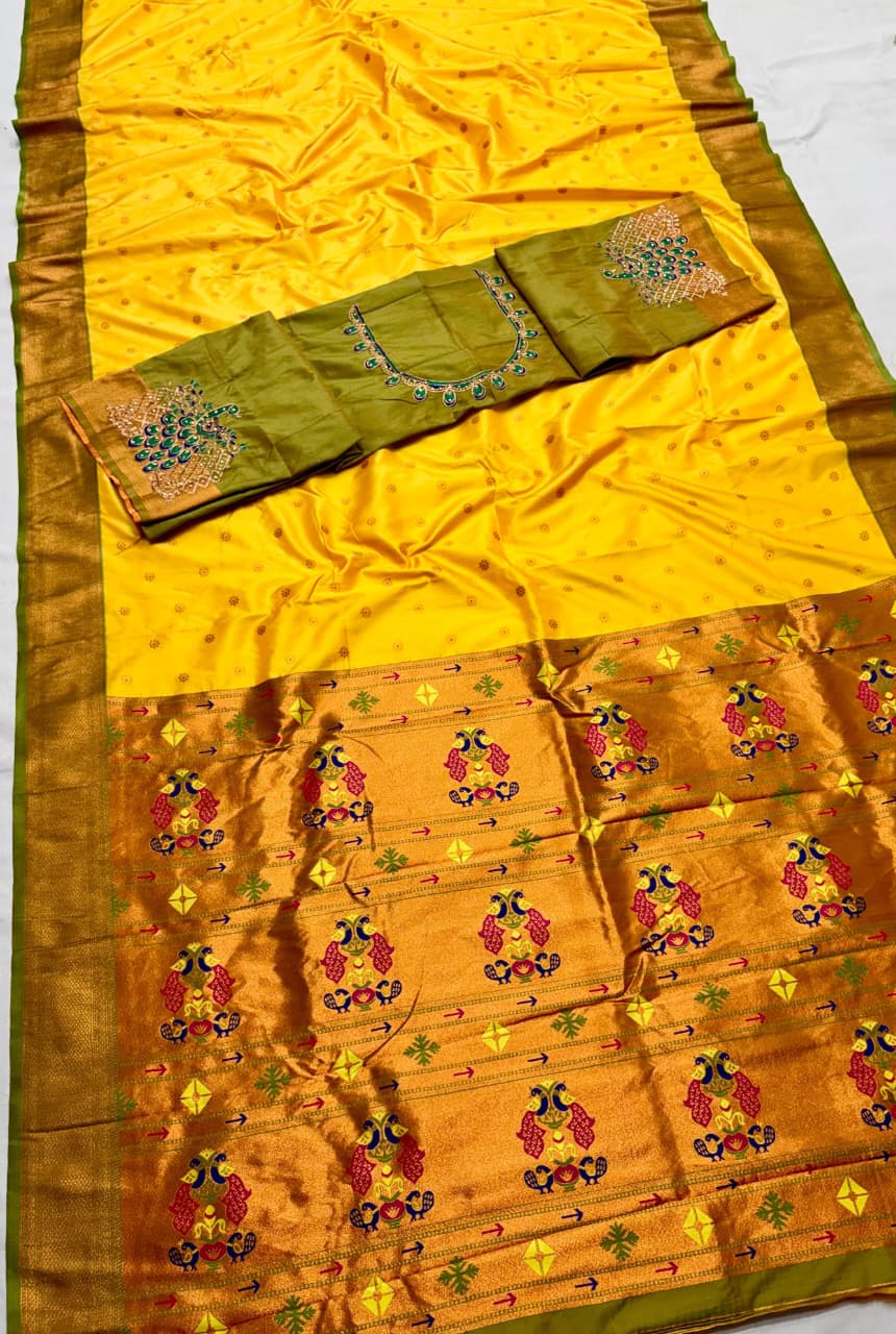 Alternative view of Laxmi Kadiyal Paithani
