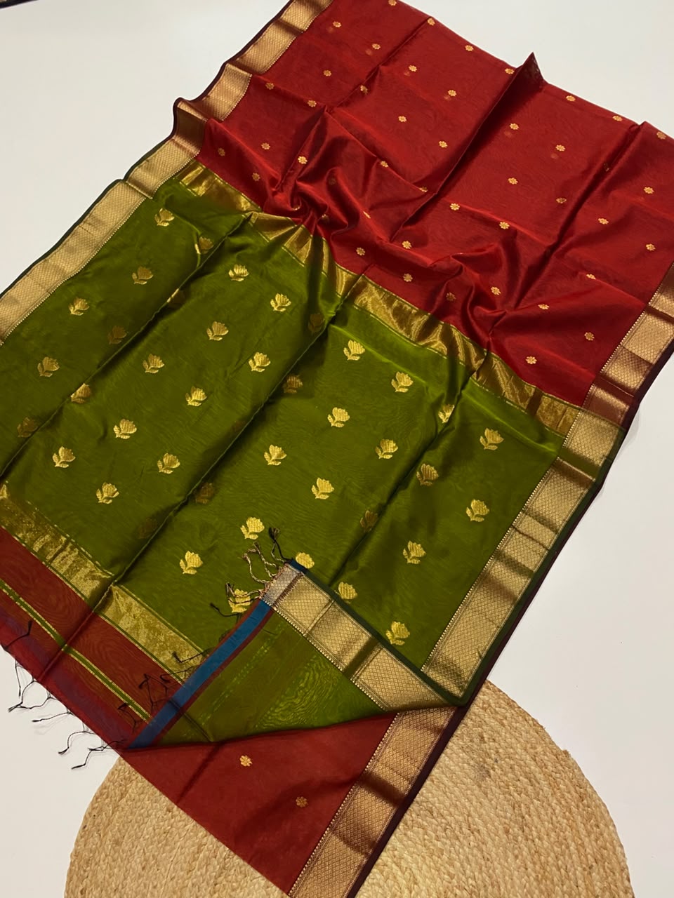 Traditional Maheshwari Handloom  Zari Border Butta Saree