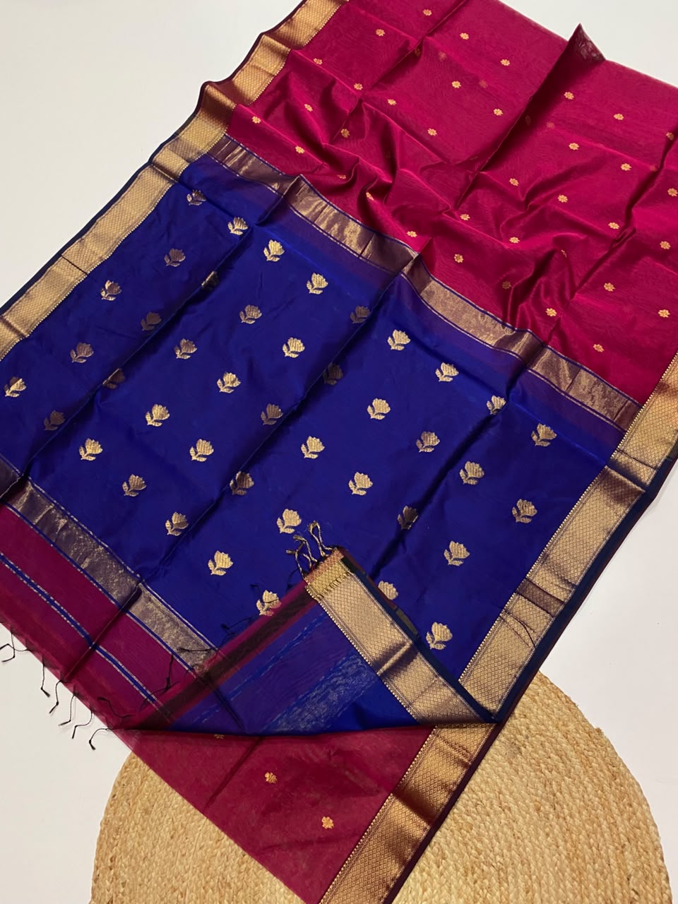 Traditional Maheshwari Handloom  Zari Border Butta Saree