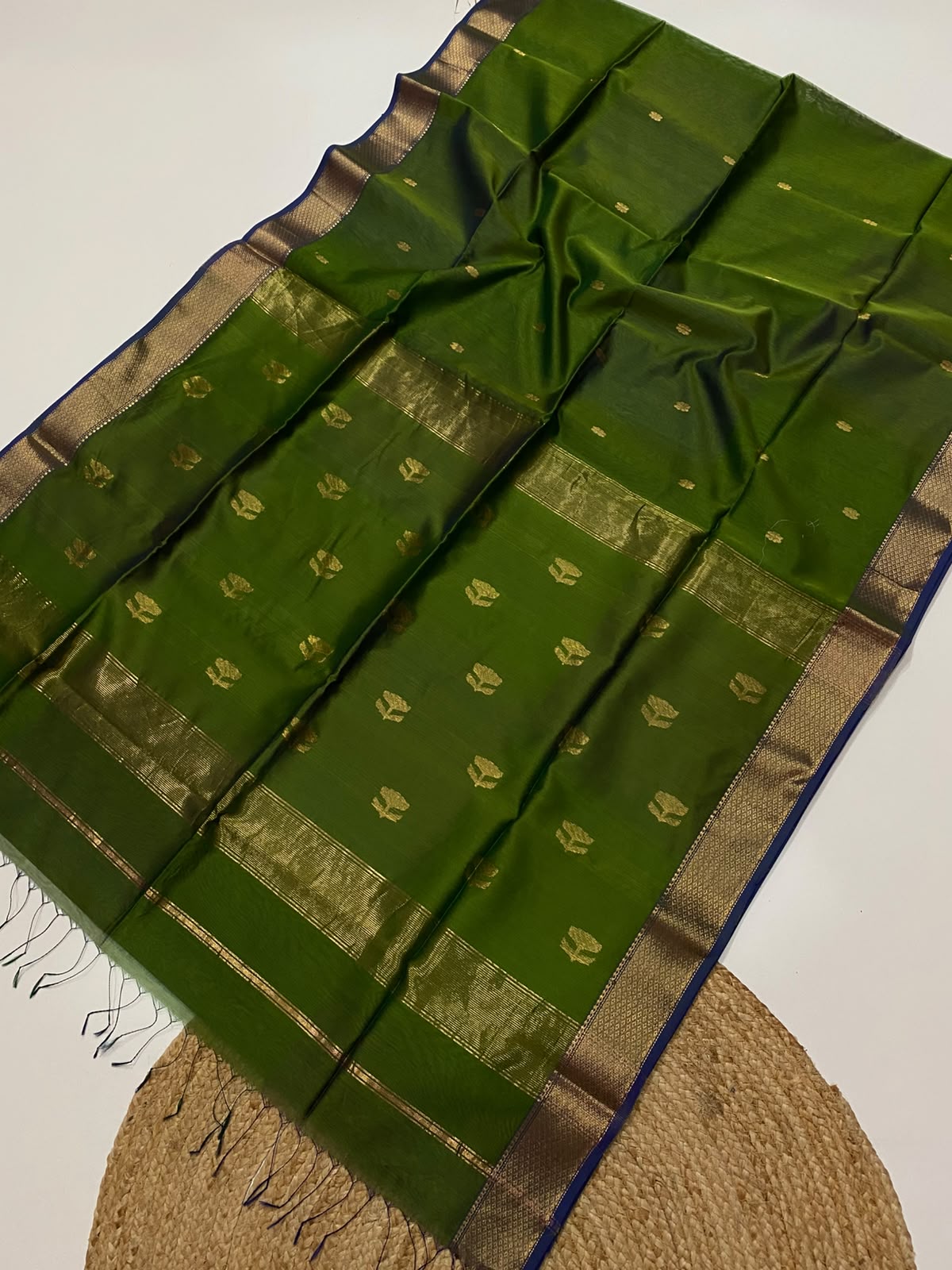 Traditional Maheshwari Handloom  Zari Border Butta Saree