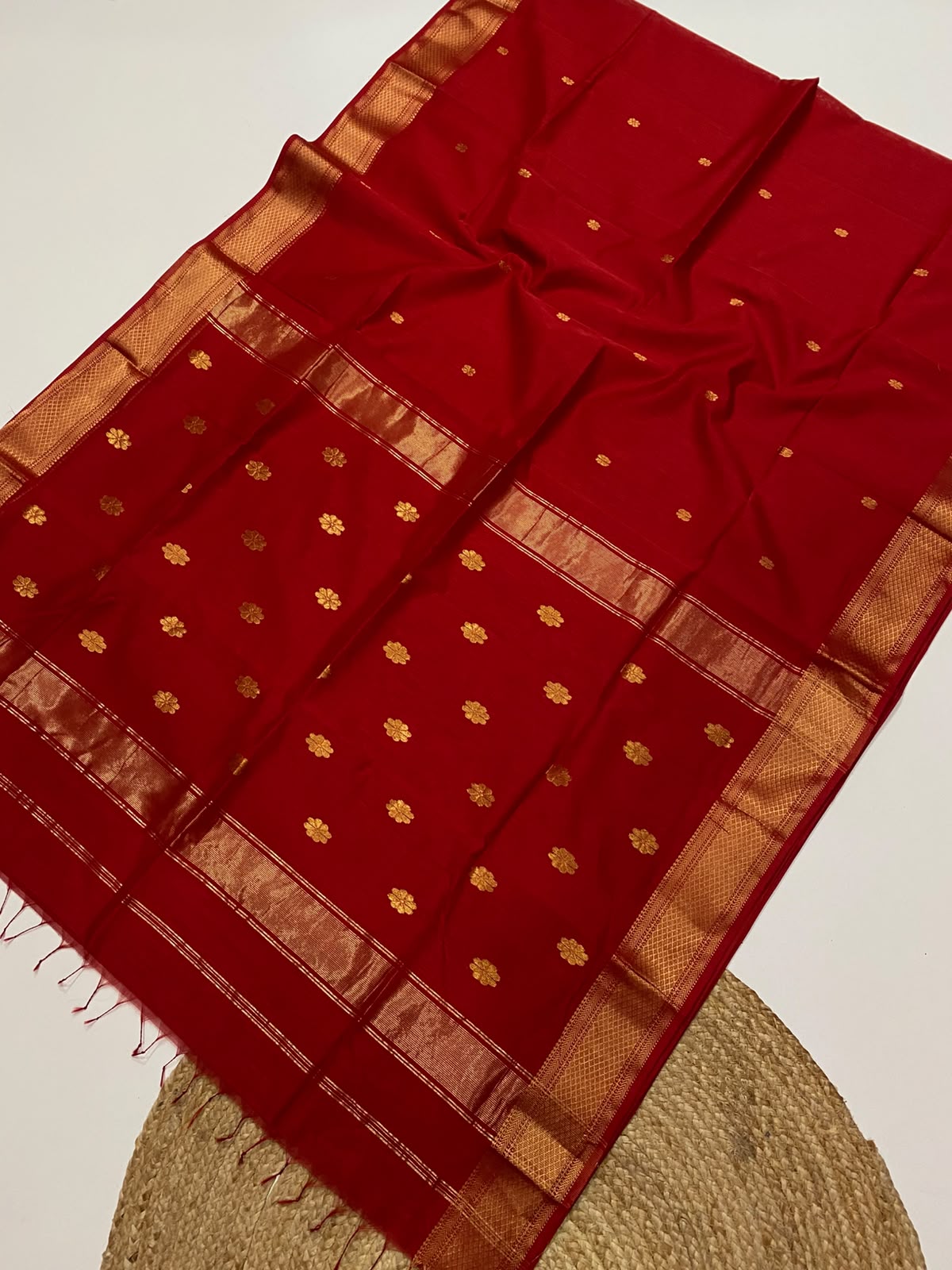 Traditional Maheshwari Handloom  Zari Border Butta Saree