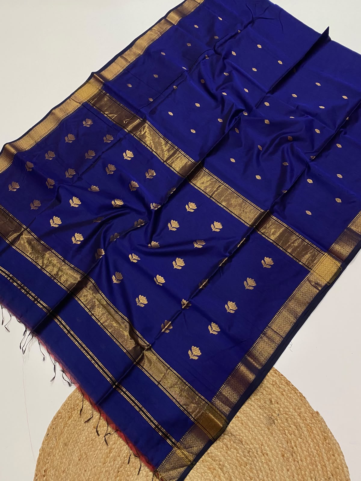 Traditional Maheshwari Handloom  Zari Border Butta Saree
