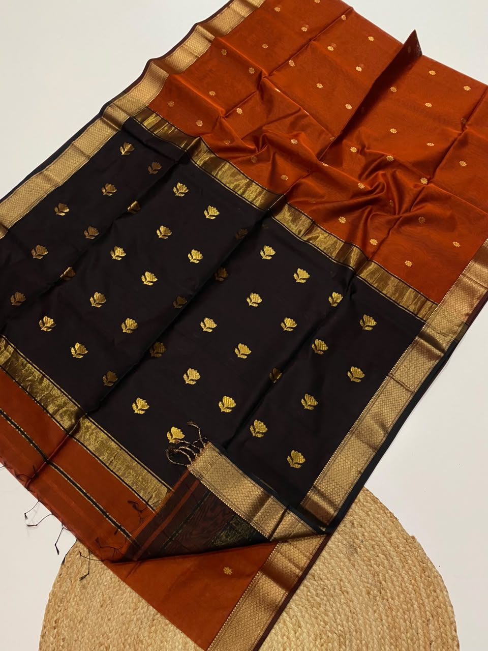 Traditional Maheshwari Handloom  Zari Border Butta Saree