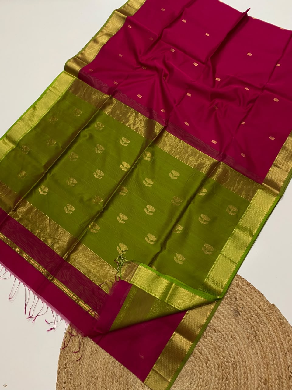 Traditional Maheshwari Handloom  Zari Border Butta Saree