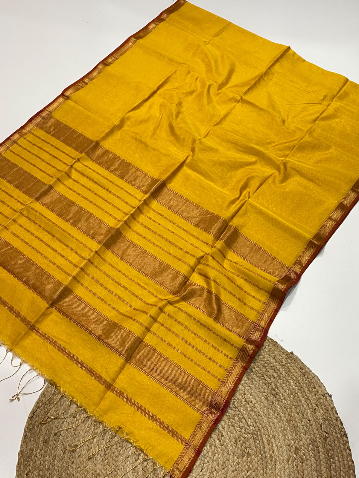 Traditional Pure Maheshwari Handwoven chatai border Tissue Saree